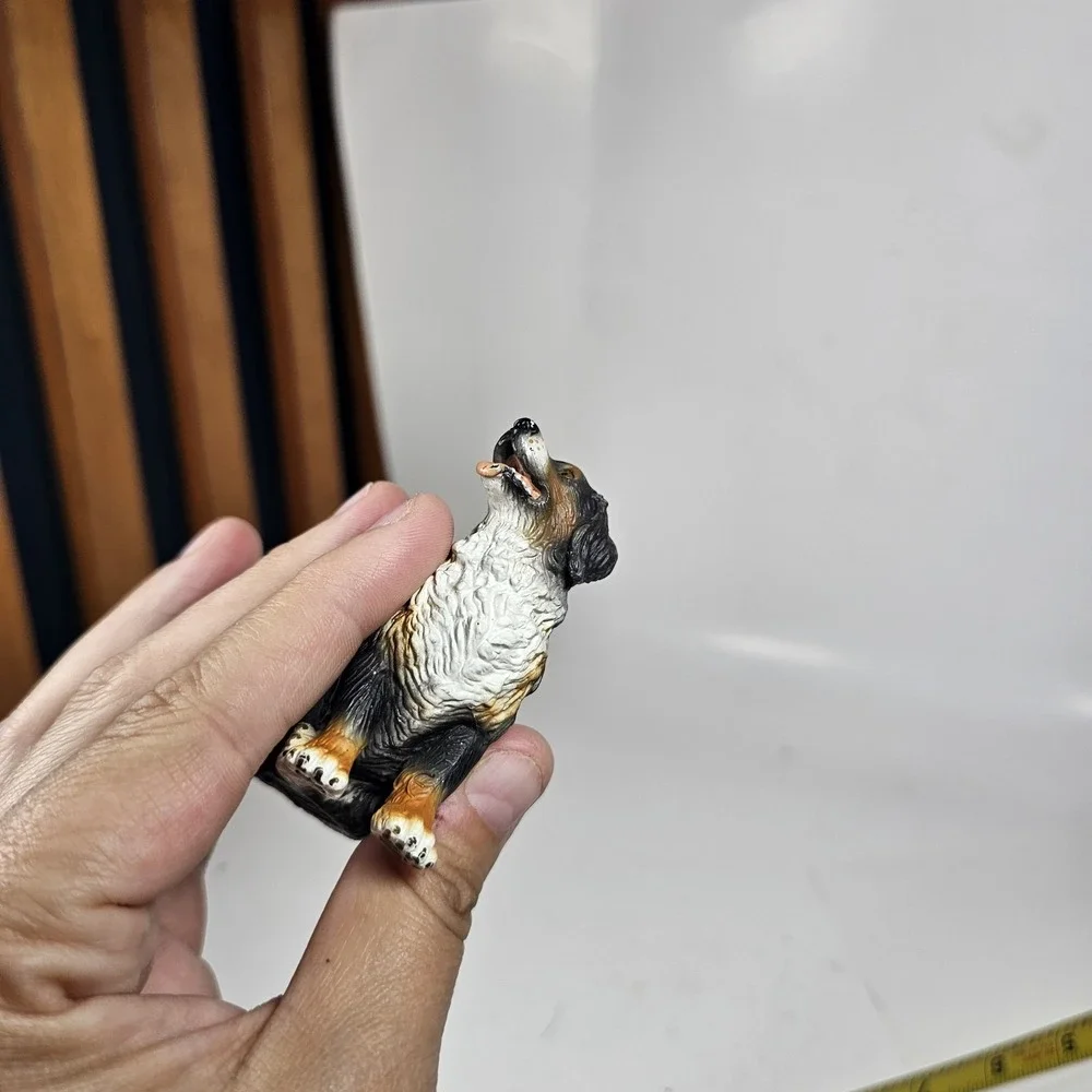 Schleich Bernese Mountain Dog Figure Pet Animal Sitting Puppy 2.75